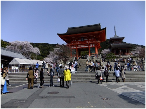 清水寺,仁王門前