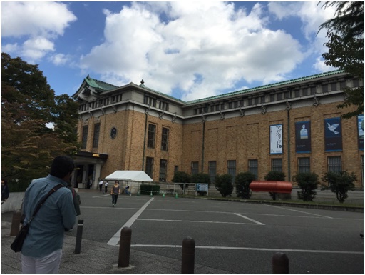 京都観光情報『京都市美術館』と『京の台所・錦市場』